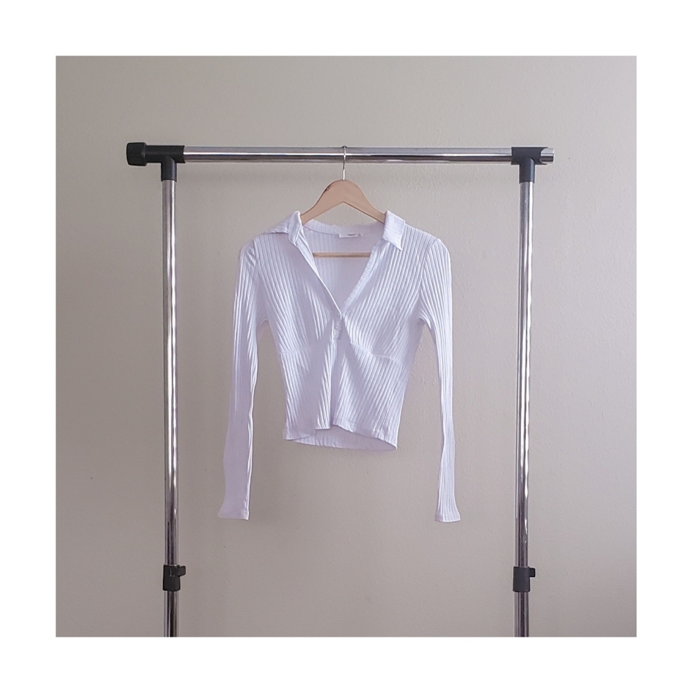 ☀️ TIMING Ribbed V-Neck Top